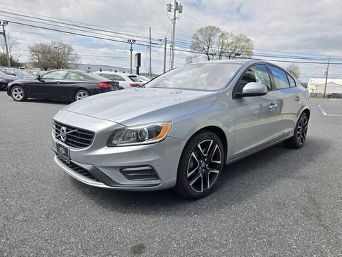 Used 2017 Volvo S60 T5 Dynamic image 9