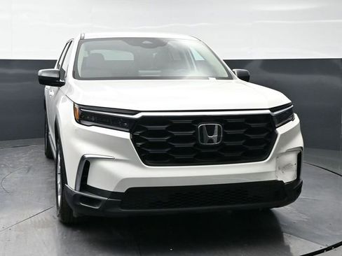 Used 2023 Honda Pilot LX image 2