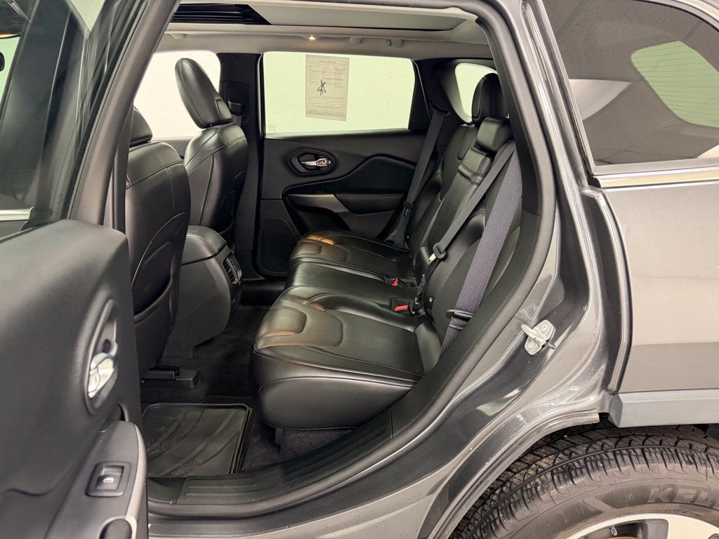 Used 2019 Jeep Cherokee Limited AWD/4WD image 16