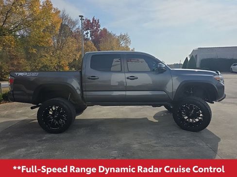 Used 2021 Toyota Tacoma TRD Off-Road image 10