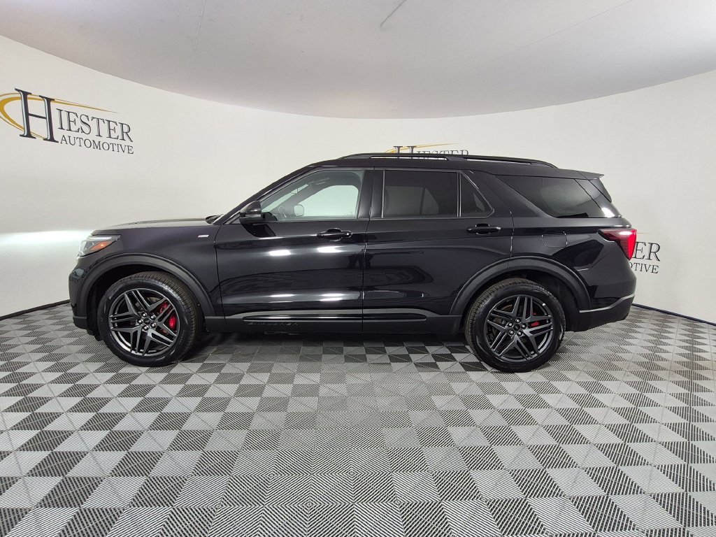 Used 2025 Ford Explorer ST-Line w/ ST-Line Street Pack AWD/4WD image 8