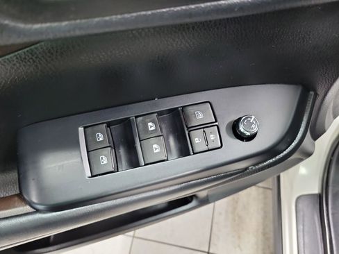 Used 2019 Toyota Highlander XLE image 30