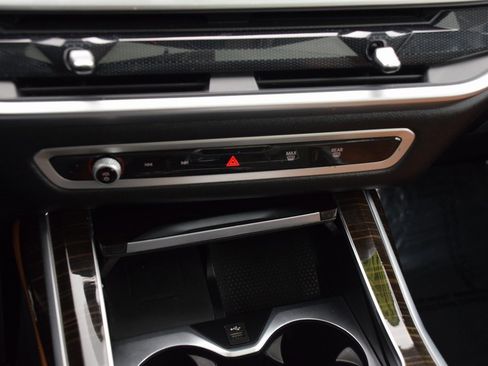 Used 2023 BMW X7 xDrive40i w/ Parking Assistance Package image 29