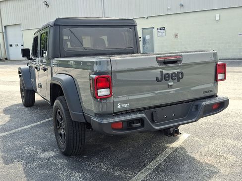 Used 2021 Jeep Gladiator Sport image 9