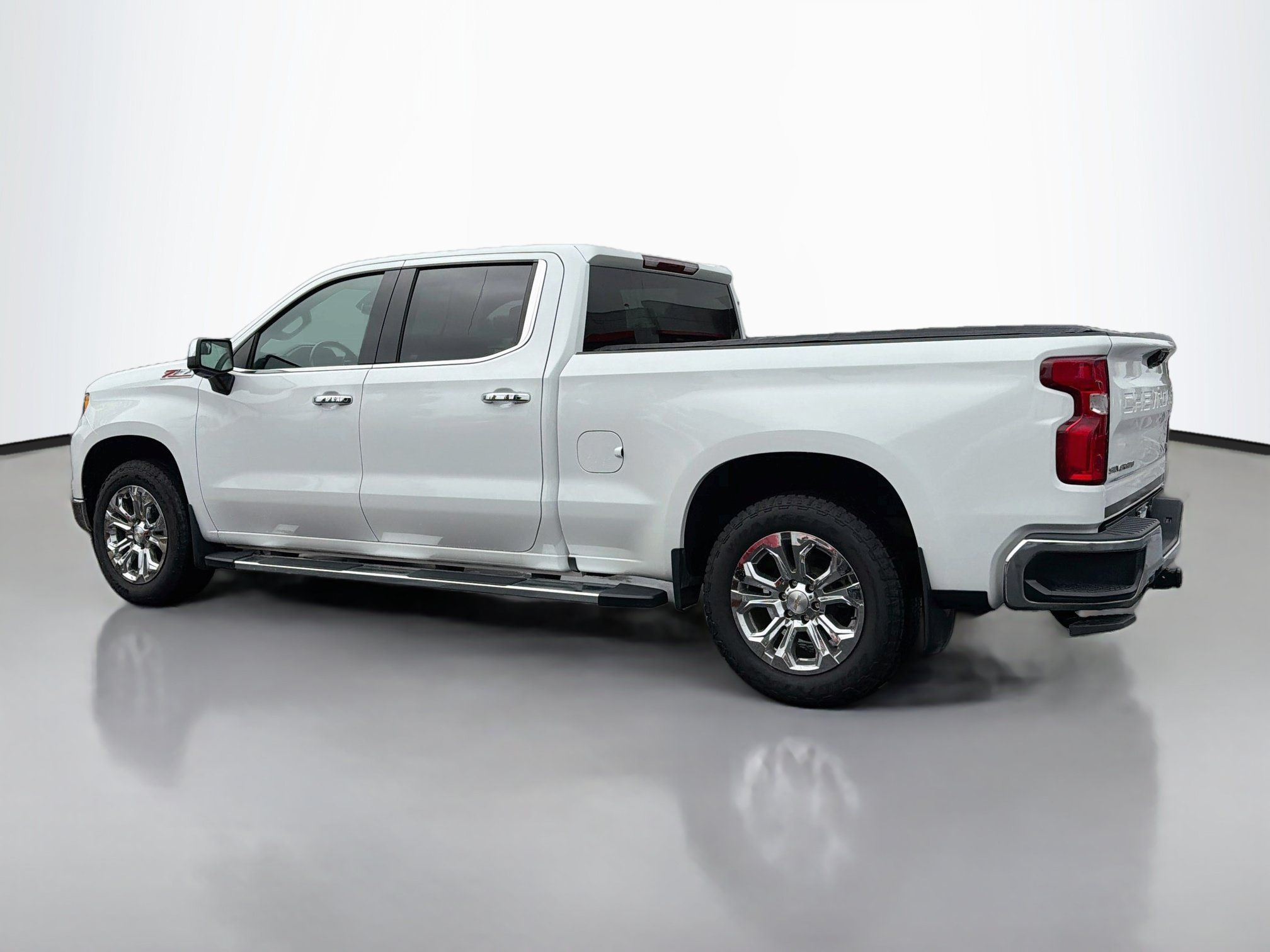 Used 2024 Chevrolet Silverado 1500 LTZ AWD/4WD image 4