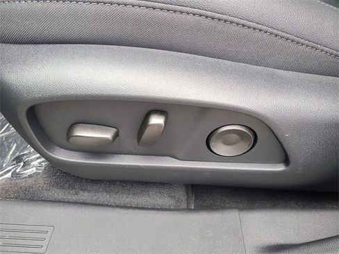 New 2026 Chevrolet Equinox LT w/ Convenience Package II image 24