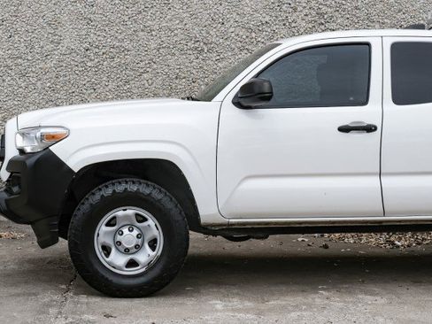 Used 2022 Toyota Tacoma SR image 16