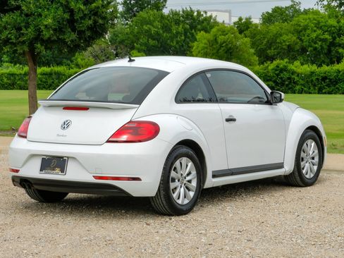 Used 2018 Volkswagen Beetle 2.0T S FWD image 9
