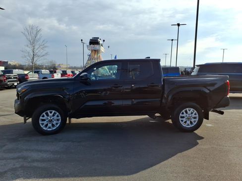 Used 2024 Toyota Tacoma SR image 6