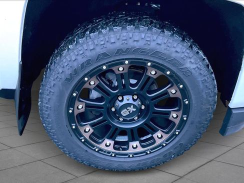 Used 2018 Chevrolet Silverado 1500 LT w/ All Star Edition image 10