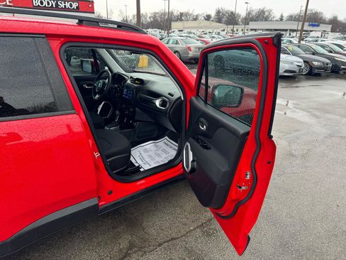 Used 2019 Jeep Renegade Latitude image 9