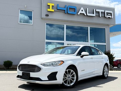 Used 2019 Ford Fusion SE FWD image 1