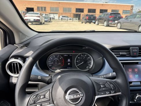 Used 2025 Nissan Versa SV FWD image 31