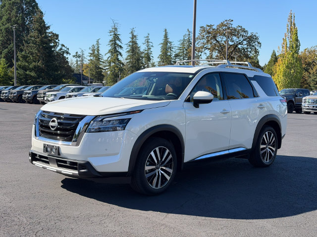 Used 2024 Nissan Pathfinder Platinum w/ Cargo Package AWD/4WD image 7