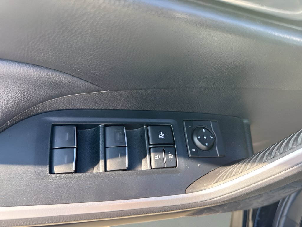 Used 2022 Toyota RAV4 XLE w/ Convenience Package FWD image 24