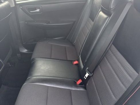 Used 2016 Toyota Camry SE image 33