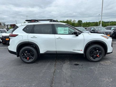 Used 2026 Nissan Rogue SV AWD/4WD image 2