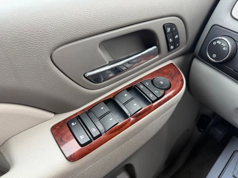 Used 2013 Chevrolet Tahoe LTZ image 33