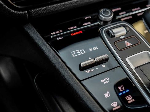 Used 2022 Porsche Cayenne image 25