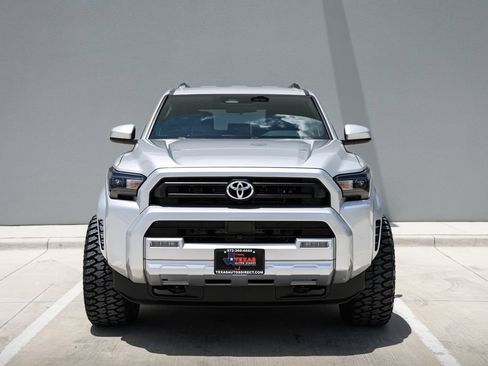 Used 2025 Toyota 4Runner SR5 AWD/4WD image 3