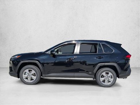 Used 2025 Toyota RAV4 XLE w/ Convenience Package image 5