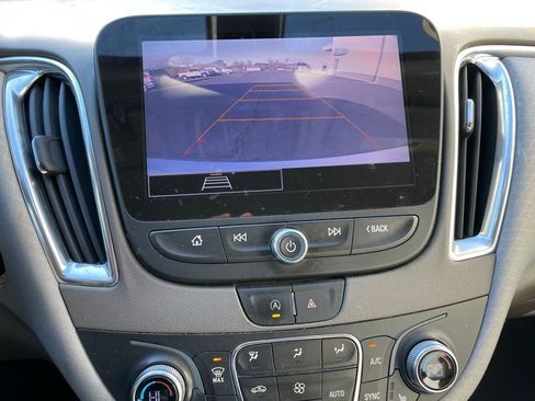 Used 2021 Chevrolet Malibu LT image 17