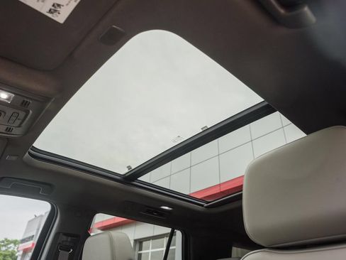 Used 2022 Chevrolet Tahoe LT w/ LT Signature Package AWD/4WD image 47
