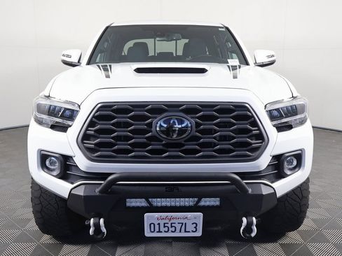 Used 2022 Toyota Tacoma TRD Sport w/ Technology Package RWD image 2