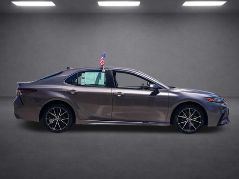 Used 2024 Toyota Camry SE FWD image 3