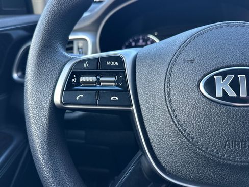 Used 2020 Kia Sorento LX image 28