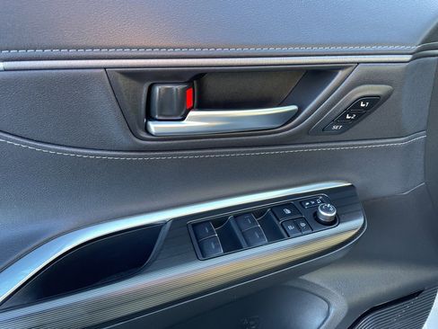 Certified 2024 Toyota Venza XLE image 22