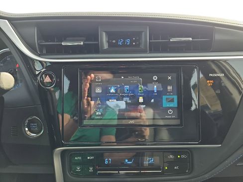 Used 2017 Toyota Corolla L image 26