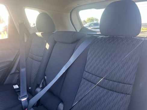 Used 2017 Nissan Rogue SV AWD/4WD image 21