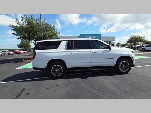 New 2026 Chevrolet Suburban LT w/ Comfort Package RWD image 17