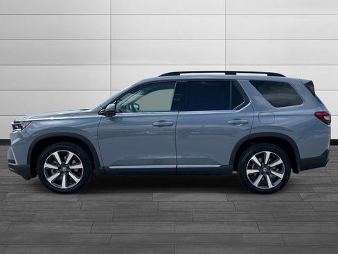 Used 2025 Honda Pilot Touring image 6
