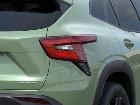 Used 2026 Chevrolet Trax ACTIV w/ Sunroof Package FWD image 11