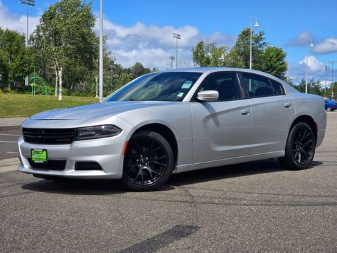 Used 2019 Dodge Charger SXT RWD image 1