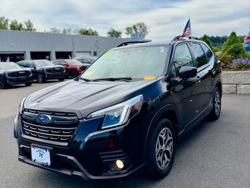Used 2023 Subaru Forester Premium AWD/4WD image 3