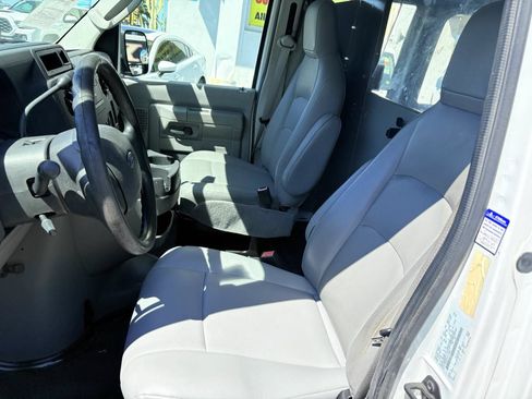 Used 2010 Ford E-250 and Econoline 250 RWD image 8