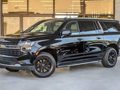 Used 2021 Chevrolet Suburban LT image 2