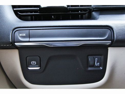 Used 2023 Cadillac Escalade Premium Luxury image 18