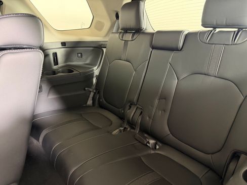 Used 2025 Honda Pilot Touring image 24