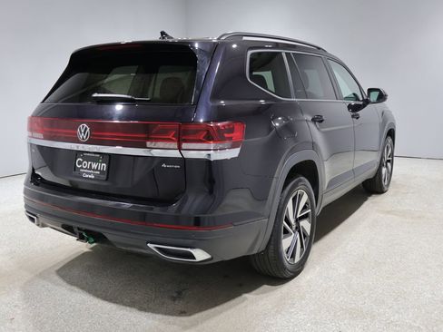 Used 2025 Volkswagen Atlas SE image 2