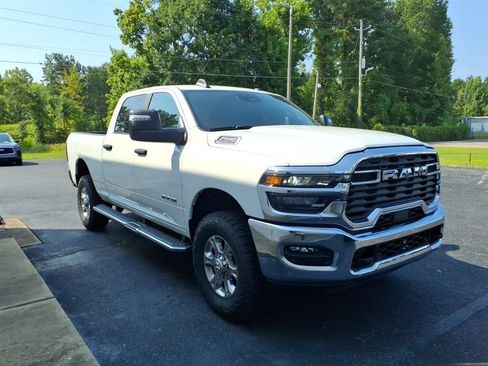 Used 2026 RAM 2500 Big Horn AWD/4WD image 3