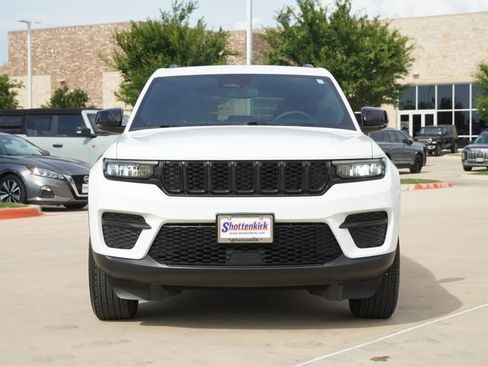 Used 2024 Jeep Grand Cherokee Altitude AWD/4WD image 2