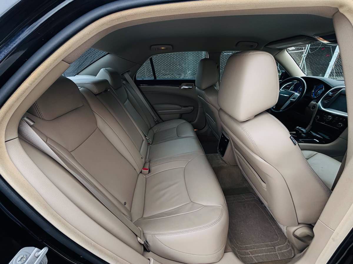 Used 2014 Chrysler 300 AWD image 37