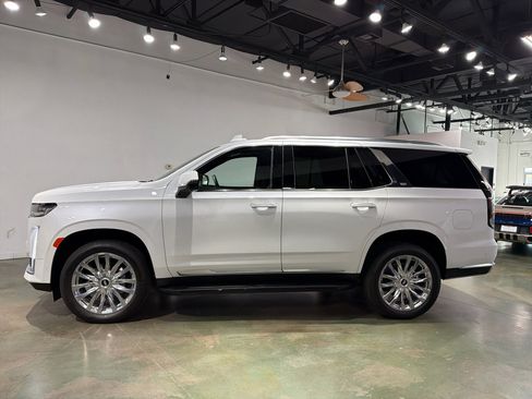 Used 2023 Cadillac Escalade Premium Luxury image 4