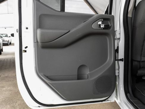 Used 2020 Nissan Frontier SV RWD image 42