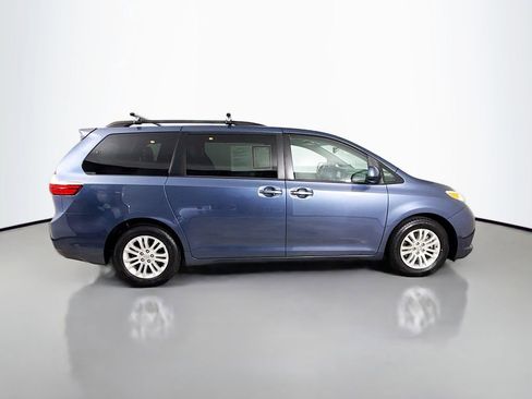 Certified 2017 Toyota Sienna XLE image 8