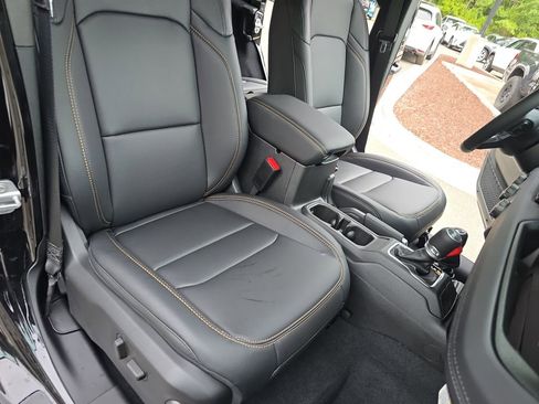 New 2025 Jeep Wrangler Unlimited Sahara AWD/4WD image 10